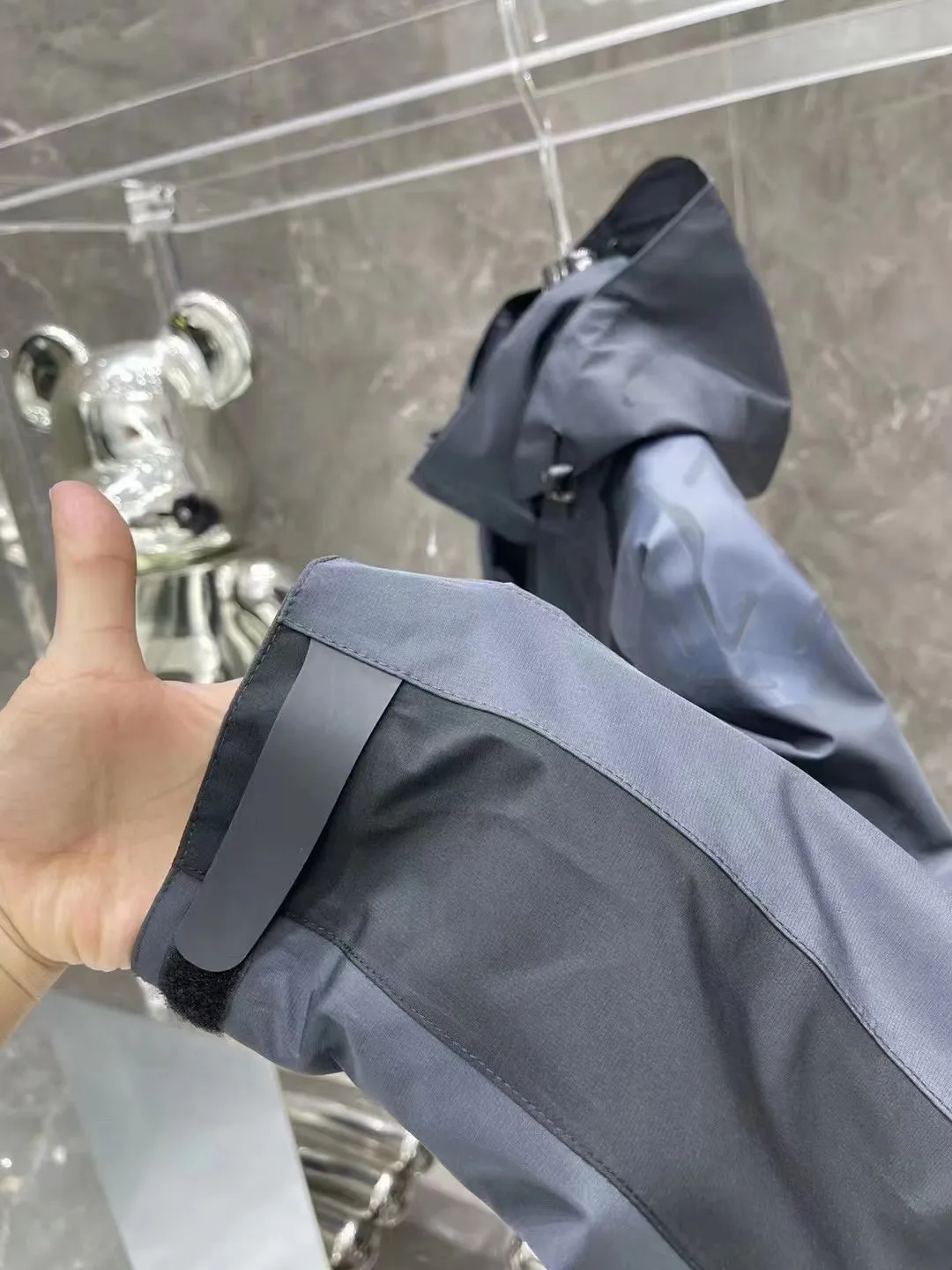 “ ” ， ， . ACR'TERYX Factory ， ， ！ ！！！ 5980 ！ HYVENT Breathable 、 、Wear-Resistant 5000 ， ， ， ， ， 5VS VISLON ！！！ ！ 6 ， ！ ， Breathable ， polartec ！！！ 100 ， ！ ！！！ BEMIS ！！！ ！！ ， ， ！ ： Black.Gray.Yellow Red Size： S XXL S 120 67 72 M 124 73 75 L 128 74 77 XL 130 77 81 2X 133 79 82 ps：M 170-175CM 60-70 （ ： 4-6cm）